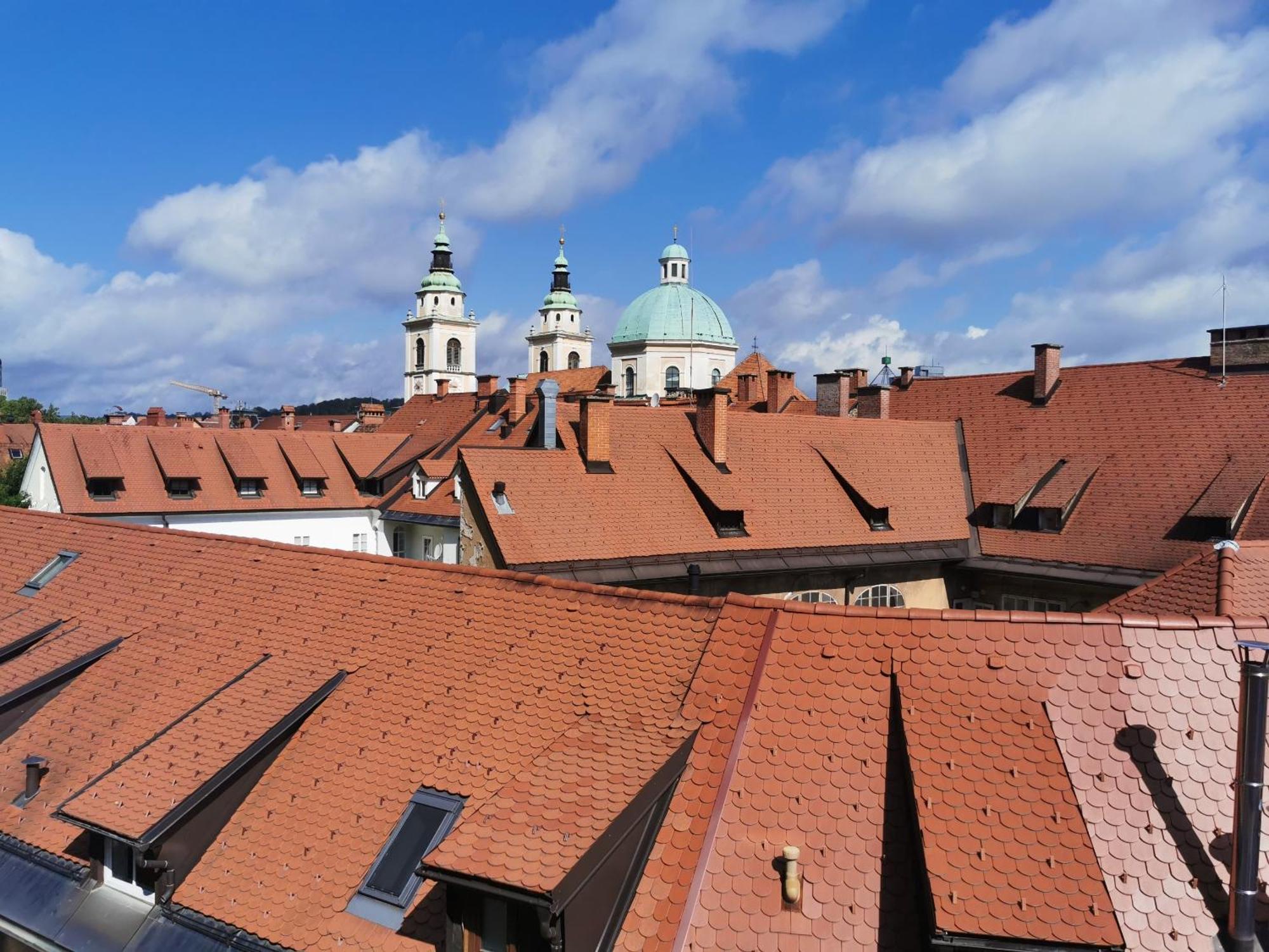 Under The Castle Apartments Ljubljana Extérieur photo